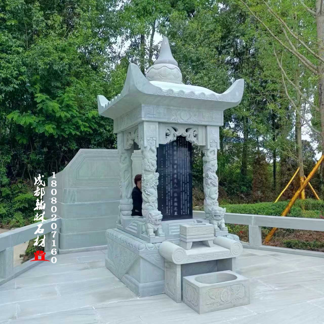 四川萬源青石祖墳?zāi)贡闹斆彼慕峭?
