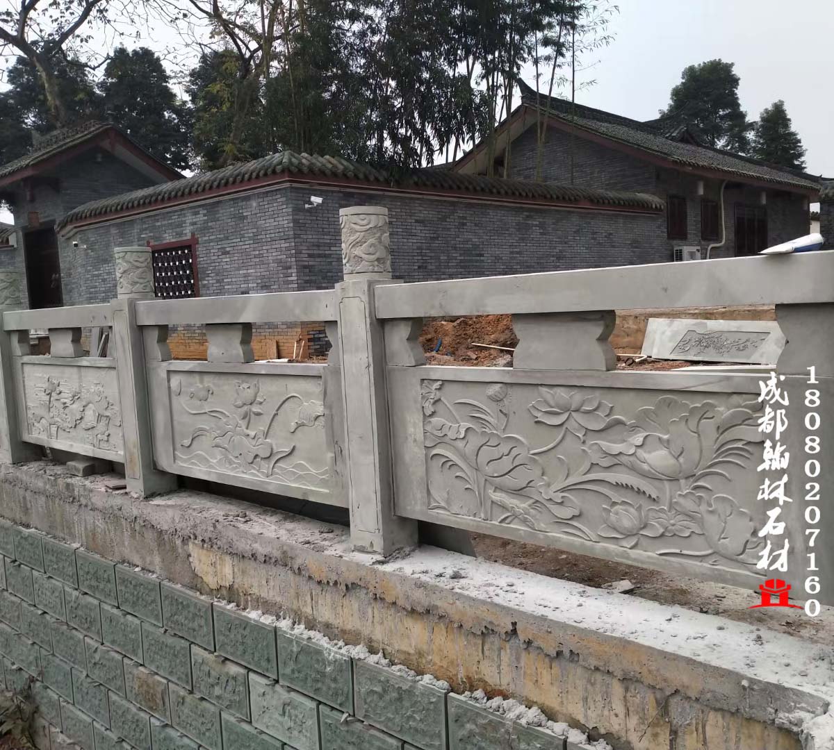 四川邛崍平樂古鎮(zhèn)工地青石欄桿材質上乘 
